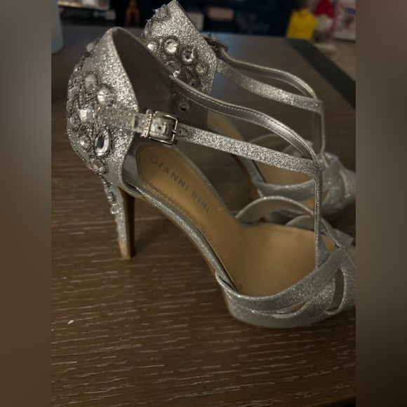 Sparkle jeweled ankle strap heels from Giani Bini. Size 7.5. Silver. Prom - Picture 4 of 6